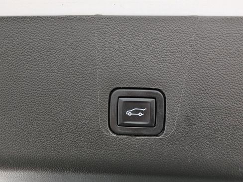 Used 2022 Chevrolet Traverse LT image 16