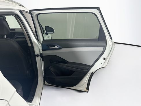 Used 2024 Volkswagen Taos SE FWD image 28