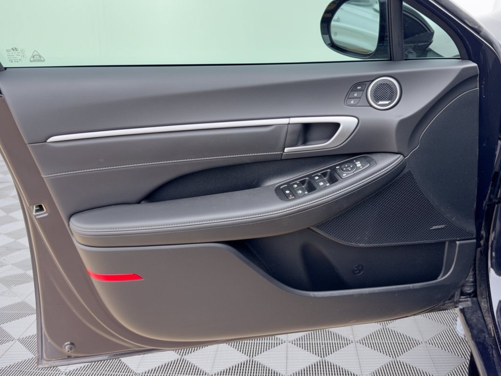 Certified 2025 Hyundai Sonata Limited FWD image 14