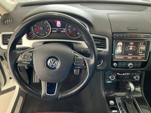 Used 2016 Volkswagen Touareg Executive AWD/4WD image 9