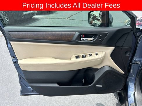 Used 2017 Subaru Outback 2.5i Limited AWD/4WD image 3
