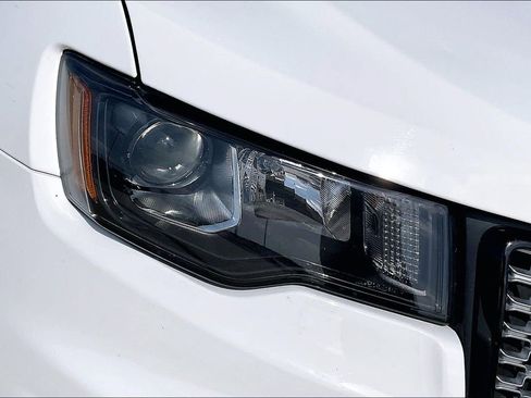 Used 2018 Jeep Grand Cherokee Altitude image 36