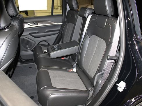 New 2026 Jeep Grand Cherokee Altitude AWD/4WD image 27