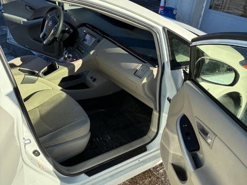 Used 2012 Toyota Prius Five image 16