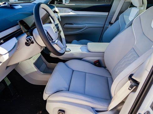 New 2025 Volvo EX90 Ultra w/ Protection Package Premier image 19