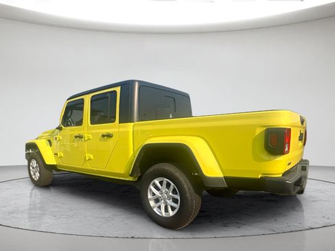 Used 2023 Jeep Gladiator Sport AWD/4WD image 2