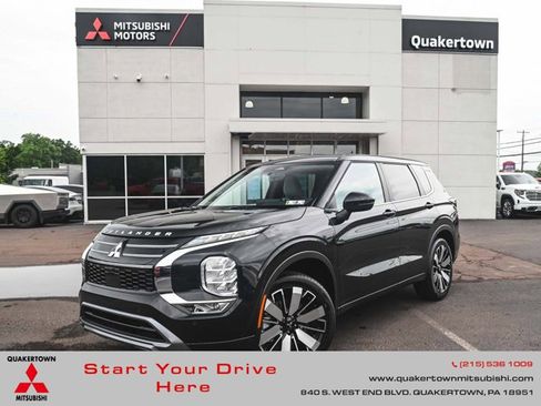 New 2025 Mitsubishi Outlander SE image 1