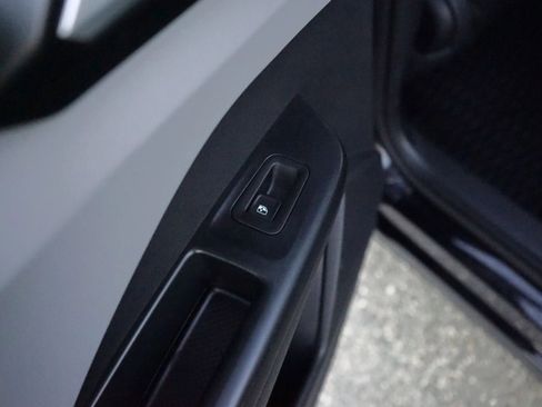 Used 2022 Volkswagen Taos SE image 30