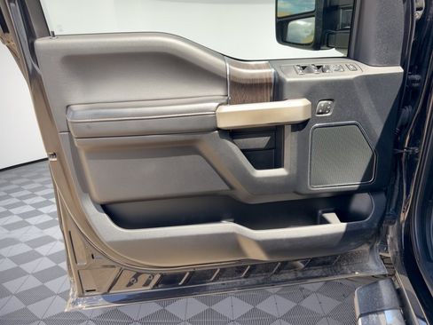Used 2020 Ford F250 Lariat w/ Lariat Value Package AWD/4WD image 14