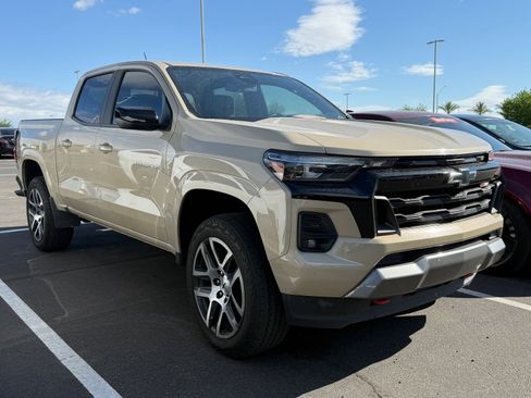 Used 2023 Chevrolet Colorado Z71 w/ Z71 Convenience Package 2 image 2