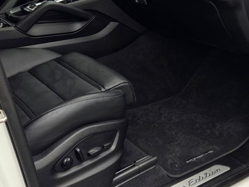 Used 2023 Porsche Cayenne Platinum Edition image 28