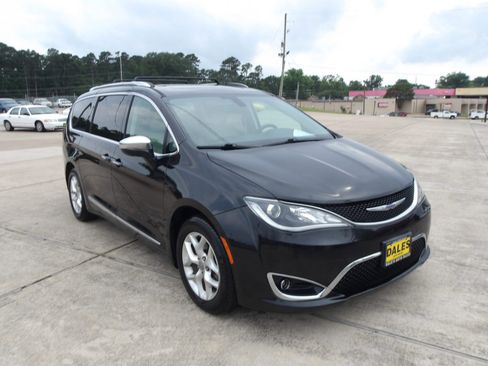 Used 2020 Chrysler Pacifica Limited image 4
