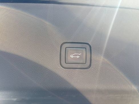 Used 2023 Chevrolet Traverse LT AWD/4WD image 18