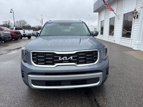 Used 2025 Kia Telluride S FWD image 2