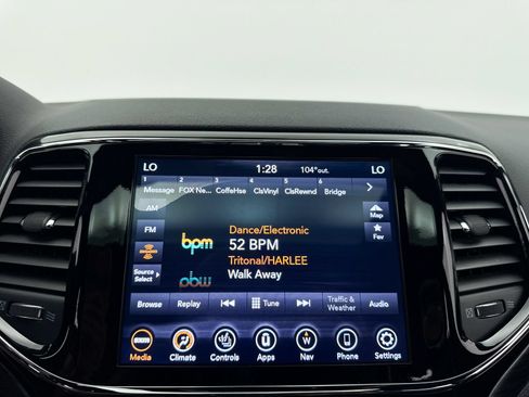 Used 2019 Jeep Grand Cherokee Altitude RWD image 6