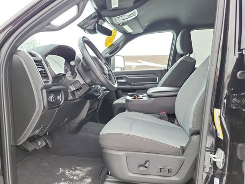 Used 2024 RAM 2500 Big Horn w/ Safety Group image 8
