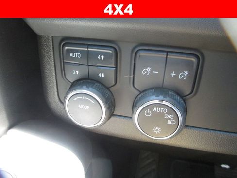 Used 2022 Chevrolet Suburban High Country AWD/4WD image 31