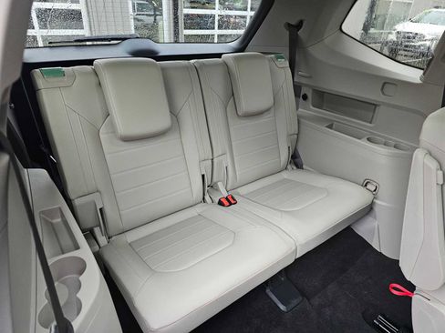 Used 2025 Volkswagen Atlas SEL image 15