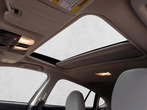 Used 2018 Subaru Crosstrek 2.0i Premium w/ Moonroof Package image 12