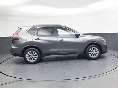 Used 2018 Nissan Rogue SV image 3