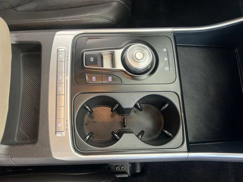 Certified 2025 Kia Carnival LXS FWD image 21