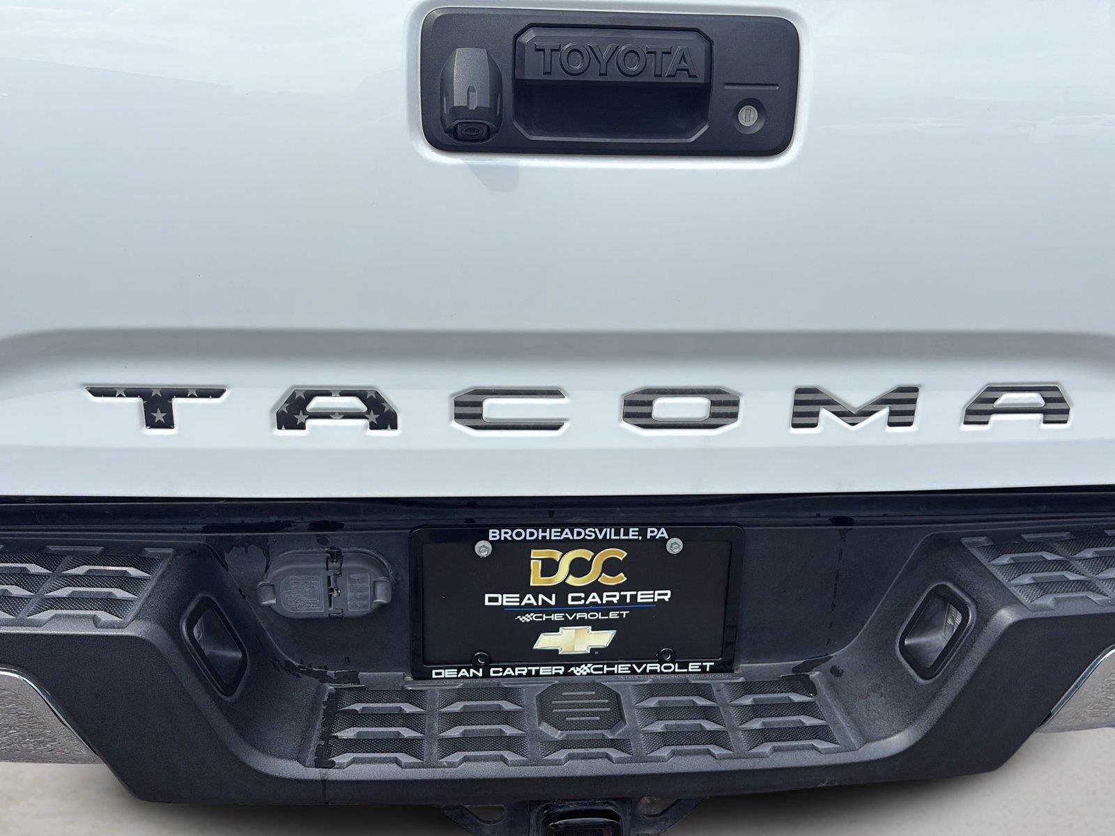 Used 2022 Toyota Tacoma TRD Off-Road AWD/4WD image 16