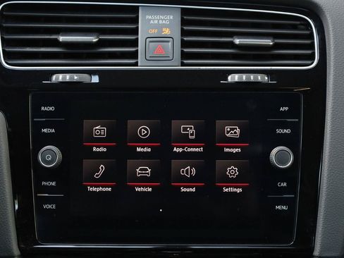 Used 2018 Volkswagen Golf 4-Door FWD image 38