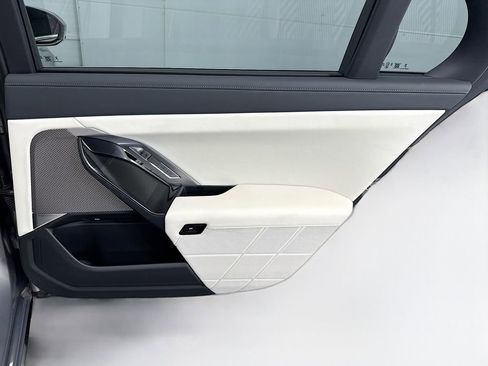 Certified 2024 BMW i7 xDrive60 image 26