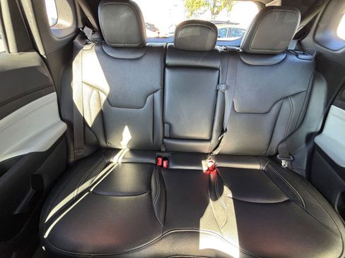 Used 2025 Jeep Compass Limited image 38