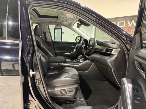 Used 2022 Toyota Highlander XLE image 18