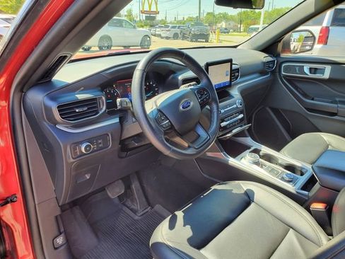 Used 2020 Ford Explorer XLT w/ Equipment Group 202A AWD/4WD image 10