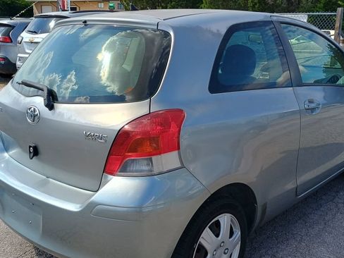 Used 2009 Toyota Yaris 2-Door Hatchback FWD image 3