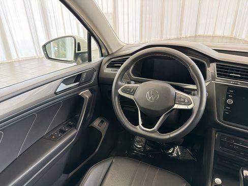 Used 2022 Volkswagen Tiguan SE FWD image 25