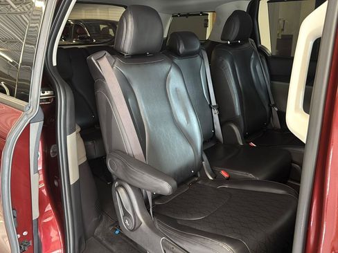 Used 2025 Kia Carnival SX FWD image 32