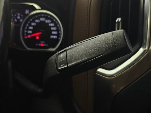 Used 2019 Chevrolet Silverado 1500 High Country image 40