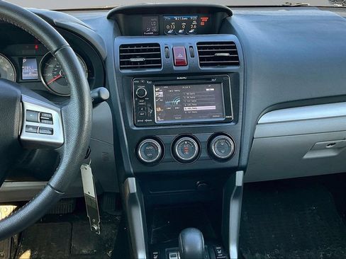 Used 2015 Subaru Forester 2.5i Limited AWD/4WD image 9