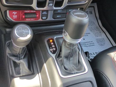 Used 2024 Jeep Gladiator Rubicon AWD/4WD image 21
