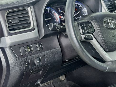 Used 2016 Toyota Highlander Limited FWD image 17