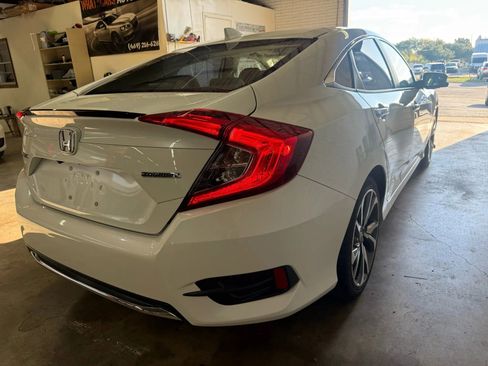 Used 2019 Honda Civic Touring image 4