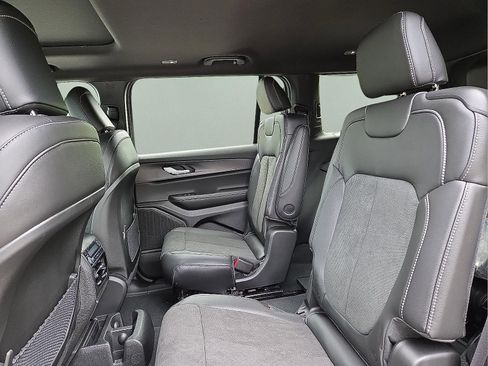 New 2025 Jeep Grand Cherokee L Altitude image 11