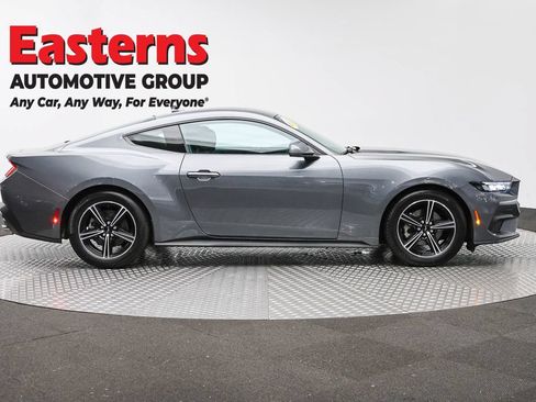 Used 2025 Ford Mustang Coupe RWD image 4