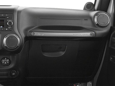 Used 2014 Jeep Wrangler Unlimited Sahara w/ Connectivity Group AWD/4WD image 18