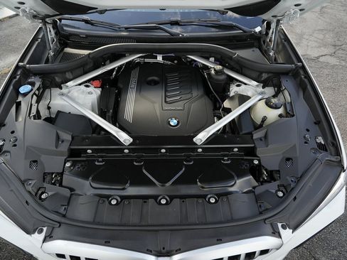 Used 2022 BMW X6 xDrive40i w/ M Sport Package image 17