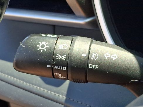 Used 2021 Toyota Highlander XLE AWD/4WD image 27