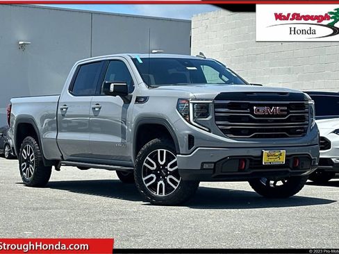 Used 2025 GMC Sierra 1500 AT4 w/ Technology Package AWD/4WD image 1