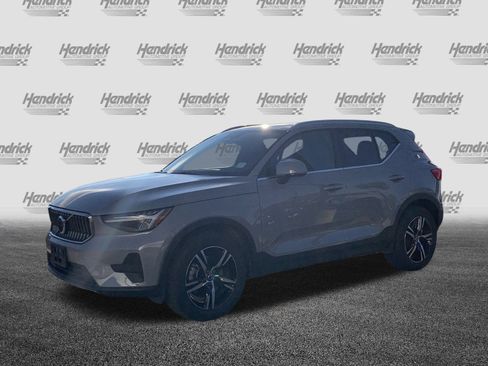 Used 2025 Volvo XC40 B5 Core image 5