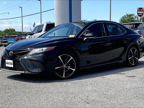 Used 2019 Toyota Camry XSE w/ Navigation Package FWD image 3