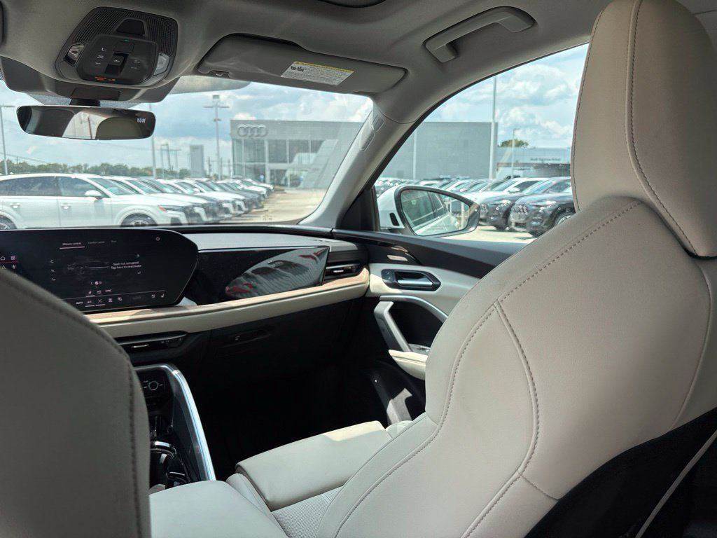 Used 2025 Audi Q5 Premium Plus w/ Premium Plus AWD/4WD image 12