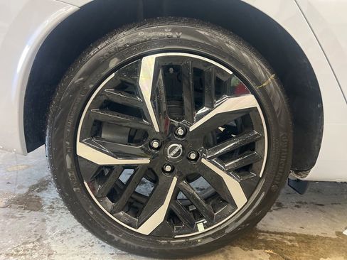 New 2025 Nissan Versa SR image 22