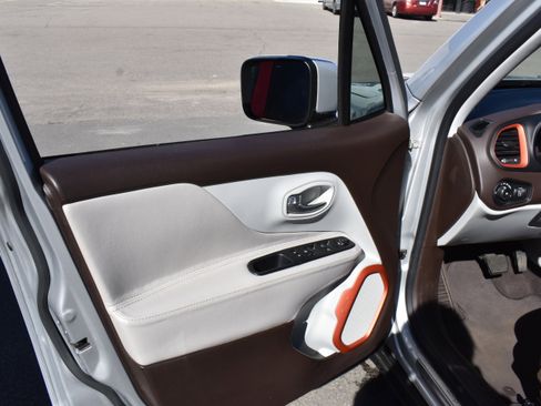 Used 2016 Jeep Renegade Latitude image 25